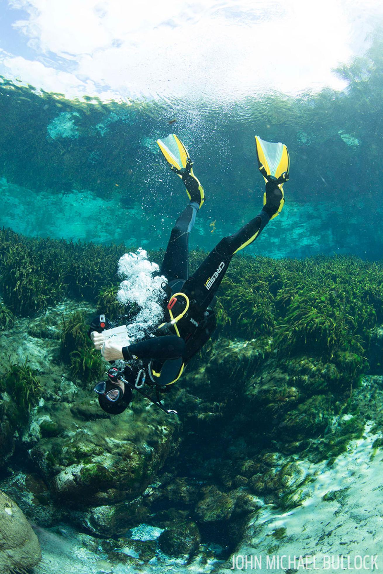 ScubaLab evaluating and reviewing dive regulators