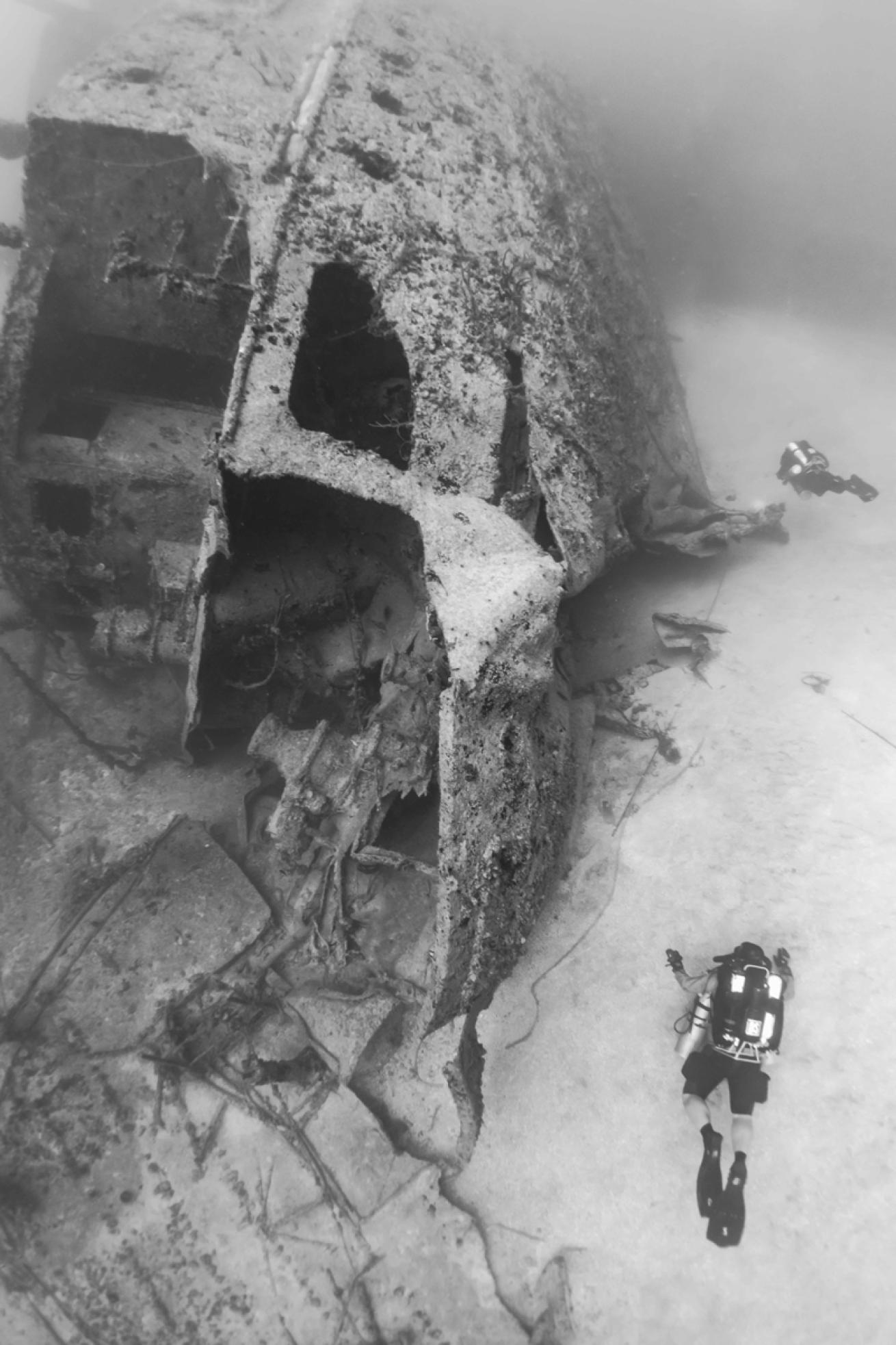 Rebreather Divers on Doc DeMillie