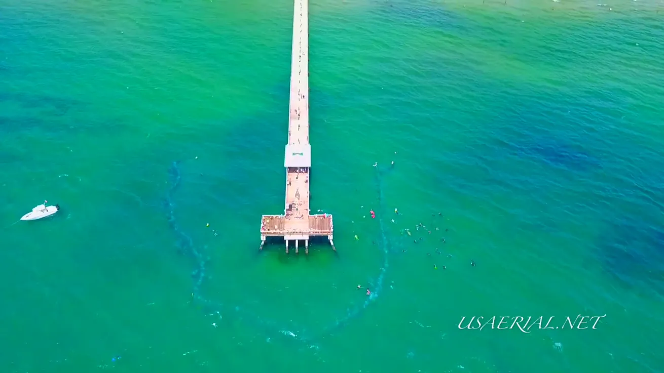 aerial underwater human chain divers