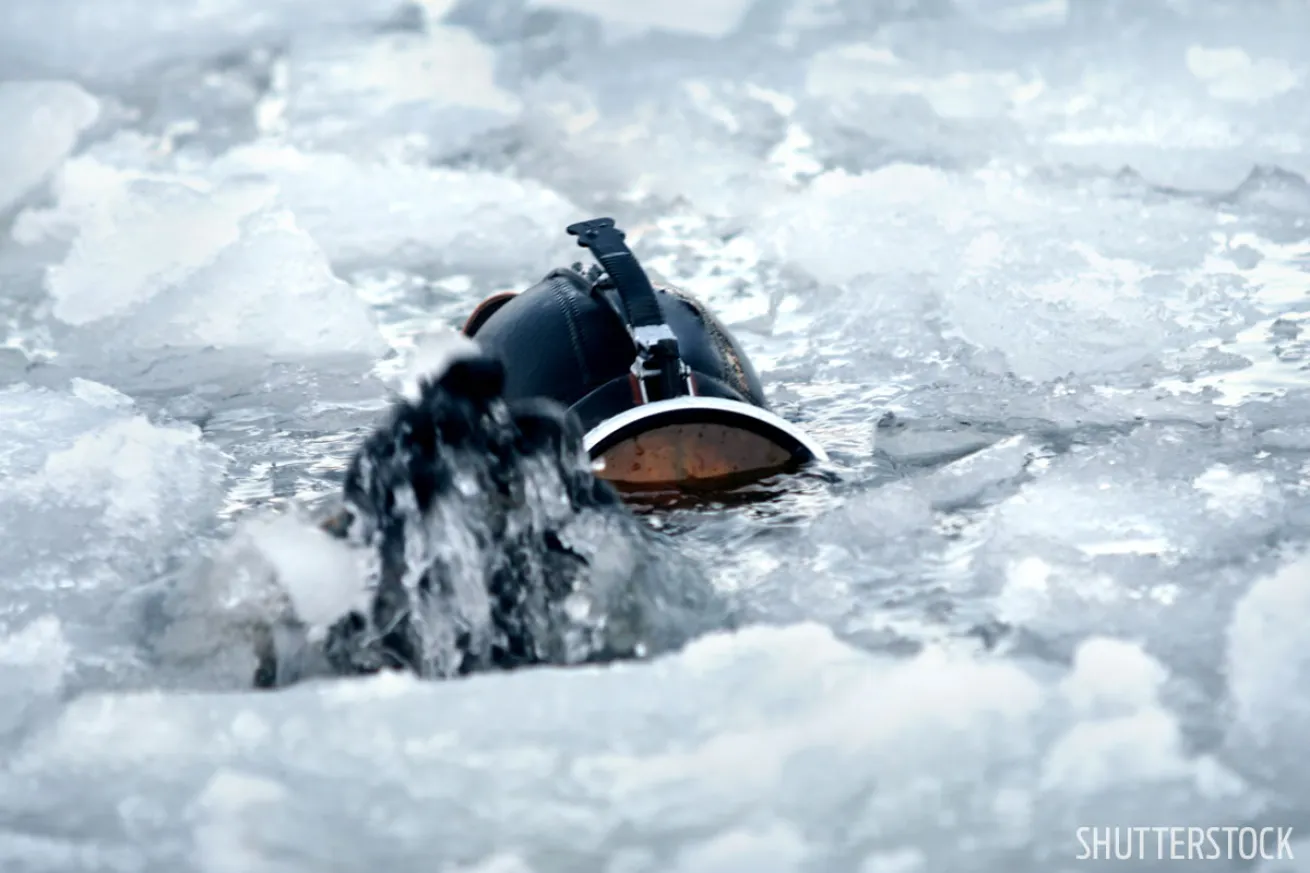scuba diving ice diving 