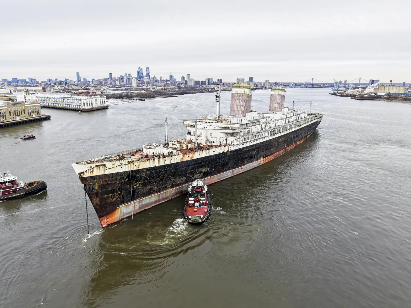 SS *United States* departs Philadelphia’s Pier 80 en route to Mobile, Alabama, for remediation