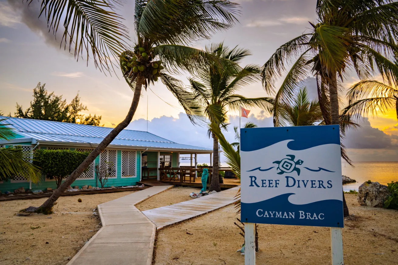 A Reef Divers sign
