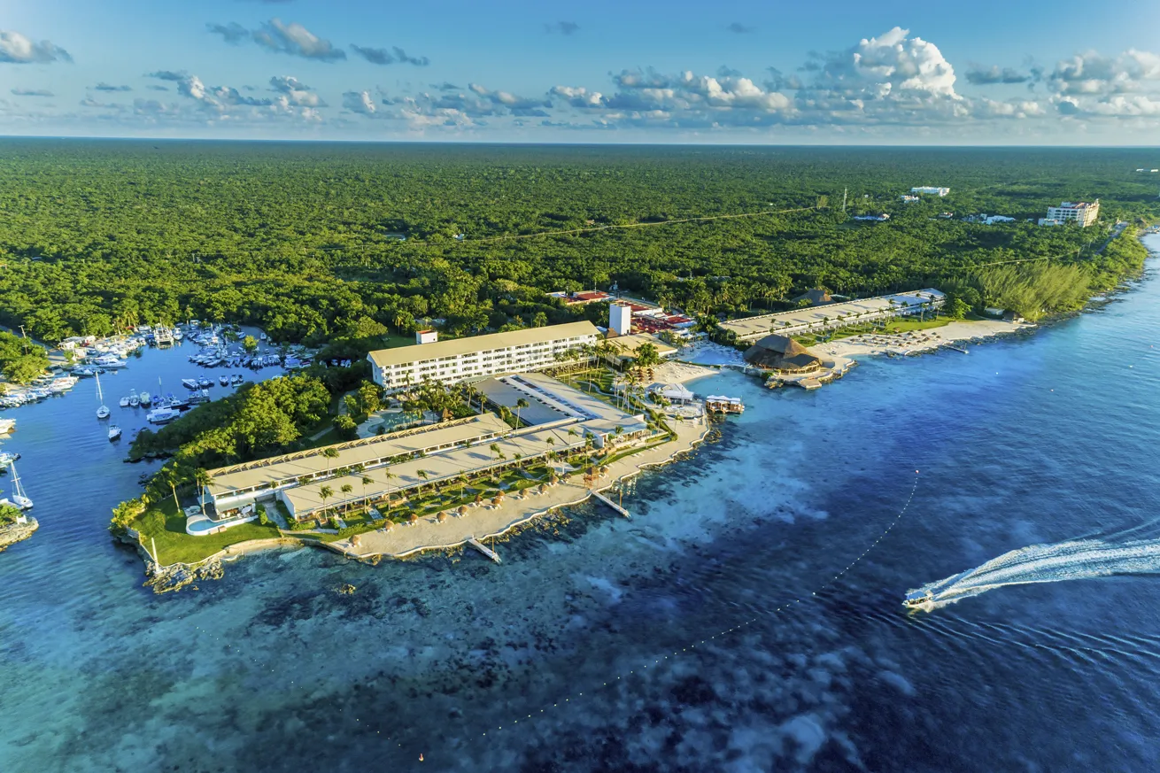 Stunning views are everywhere on Presidente’s waterfront oasis.