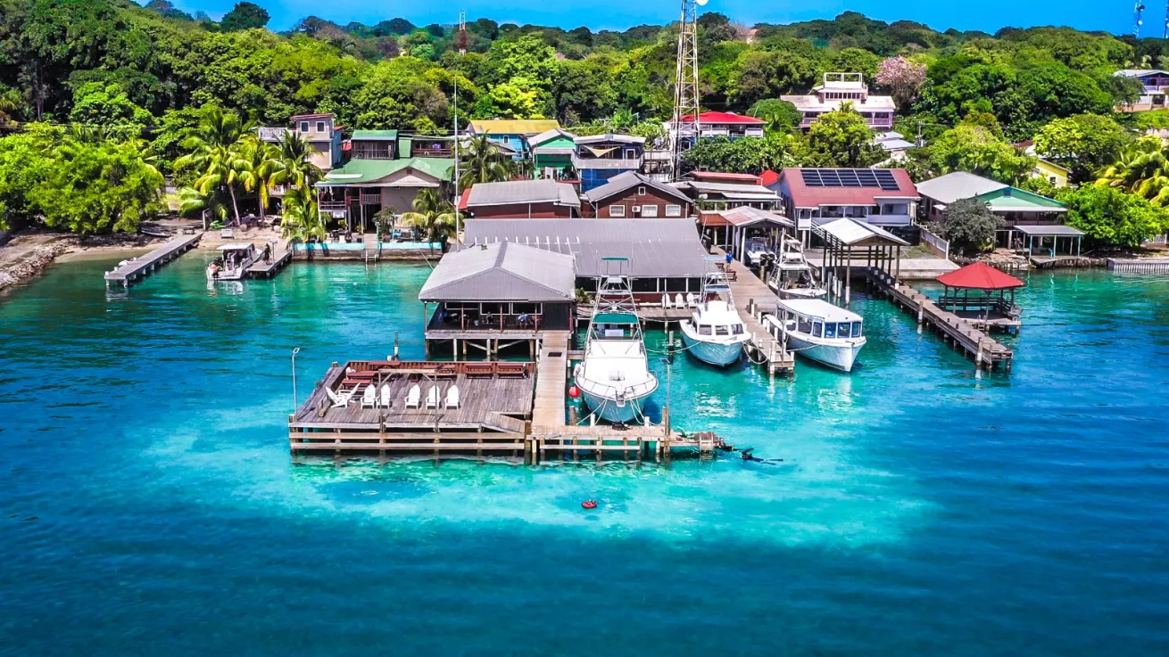 A unique setup that stretches out over the water right in town, blending convenience with the feeling of being tucked away