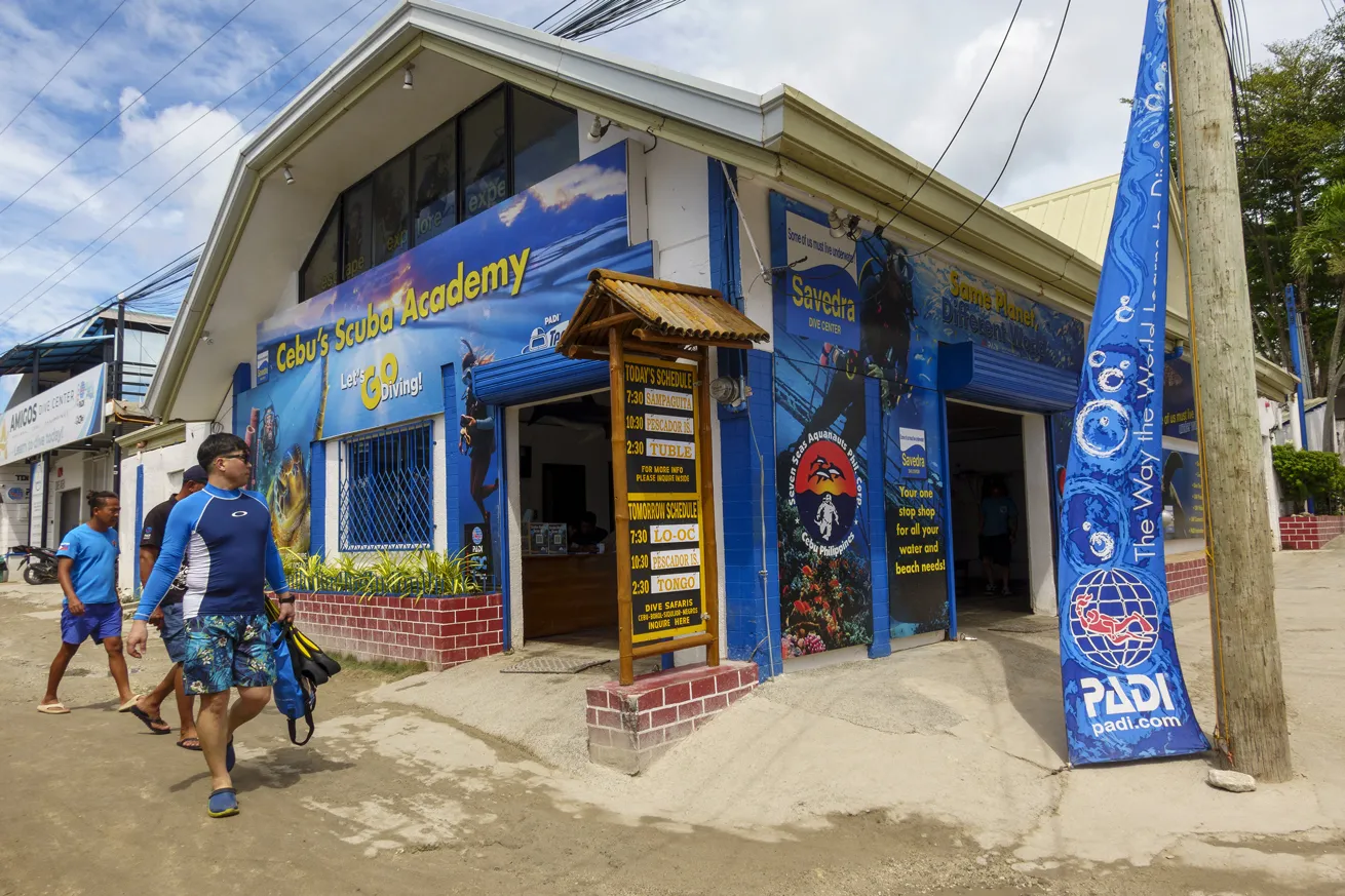 Savedra Dive Center, a PADI Five Star CDC and one of the Moalboal area’s top shops, is ideally located—just a few steps from the epic school of sardines