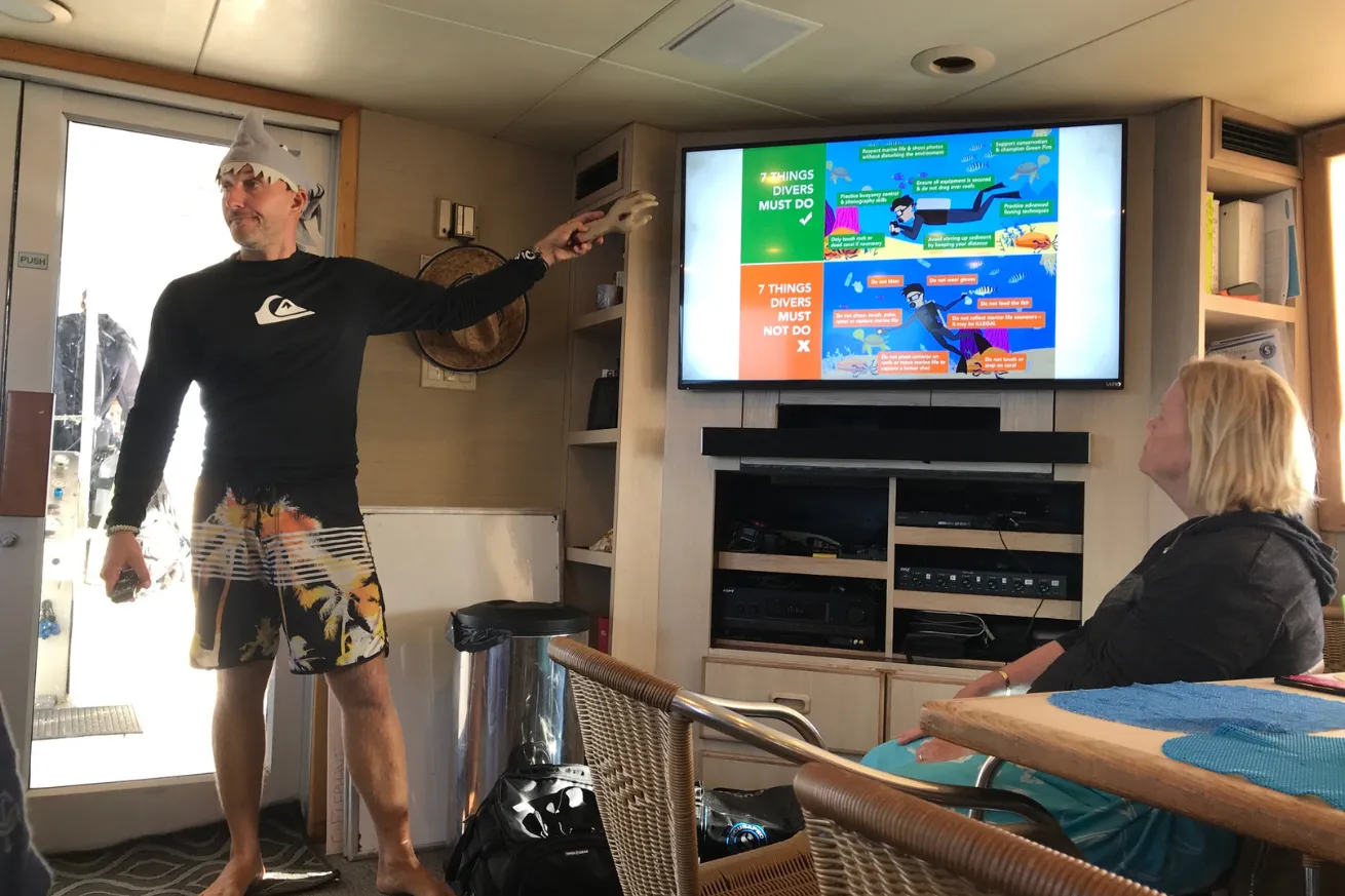man giving dive briefing 