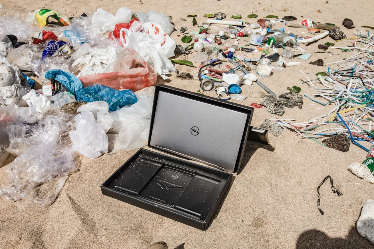 Dell laptop shipped in packaging made from recycled ocean plastic