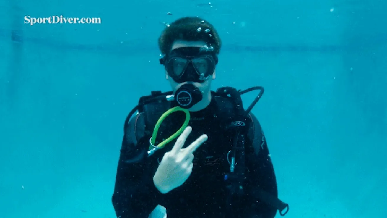 scuba diving hand signals