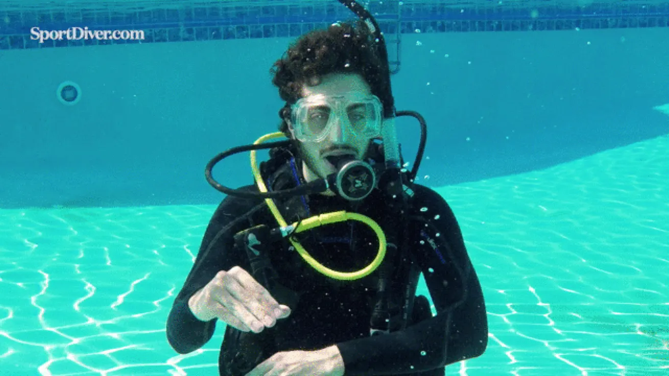 Moray Eel hand signal