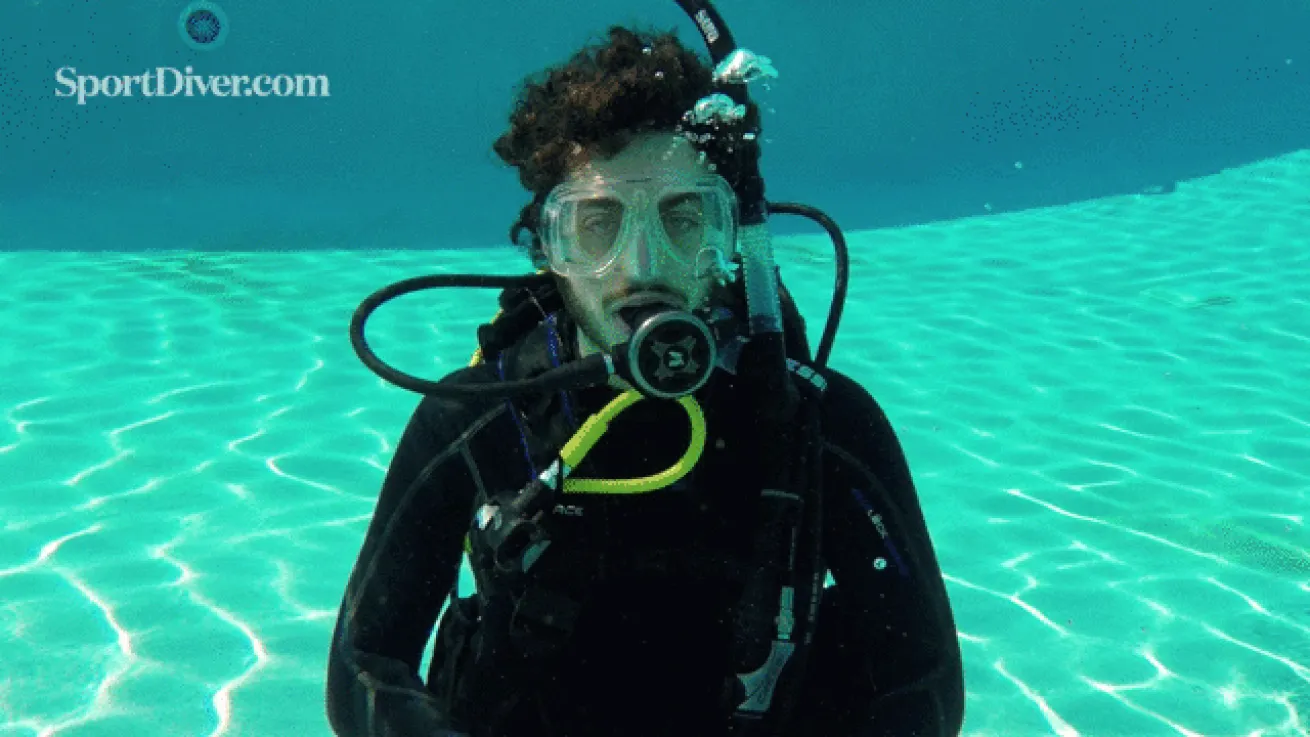 scuba hand signals out of air