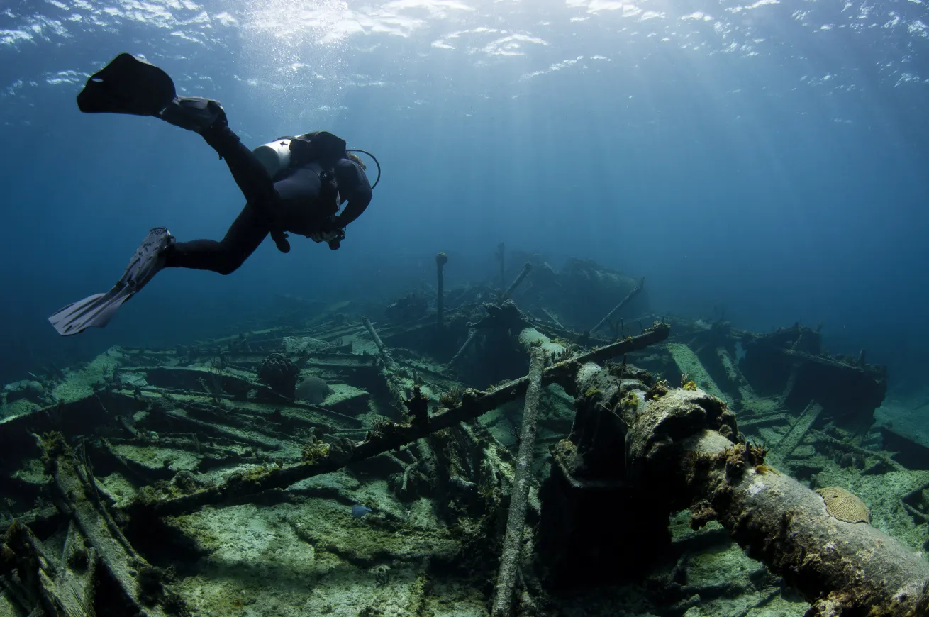 scuba diver shipwreck 