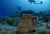 amphorae-divers-shutterstock-scubadesign.jpg.webp