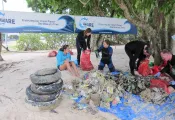 big_blue_vanuatu_sorting_trash_.jpg.webp