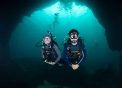 Photo_credit_Magnus Larsson_CarrieMillerandChrisTaylor_Carrie and Chris_Diving Cavern Ko Lanta Thailand.jpg.webp
