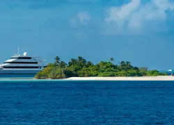 four-seasons-explorer-liveaboard-maldives.jpg.webp