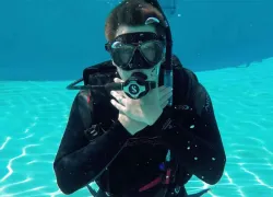 emergency scuba hang signals