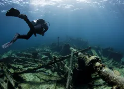 scuba diver shipwreck 