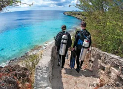 bonaire-shore-scuba-diving-photo-divers.jpg.webp