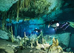 cave-diving-.jpg.webp