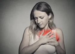 chest-pain-causes-symptoms-scuba-diving.jpg.webp