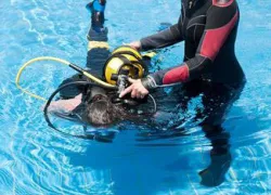 dive-instructor.jpg.webp