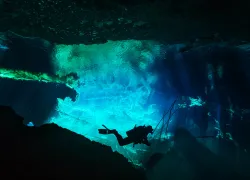 diver-azul-cenote-shutterstock-sergey-novikov.jpg.webp