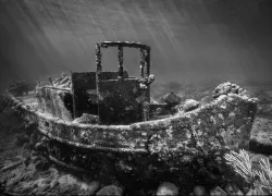 edited-shipwreck-photo-adobe-lightroom-underwater.jpg.webp