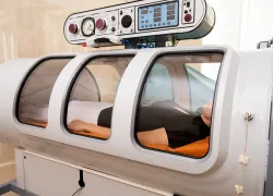 hyperbaric-chamber-diver-shutterstock-nakleyka.jpg.webp