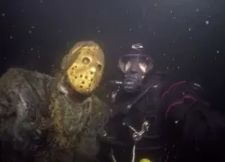 jason-vorhees-underwater-statue.jpg.webp