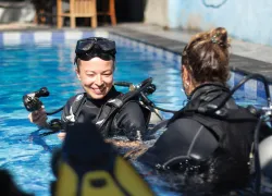 padi-club-diver-pool_shutterstock_.jpg.webp