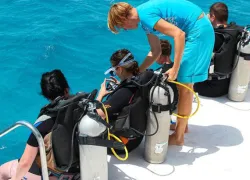 scuba-diving-boat-etiquette.jpg.webp