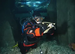 testing-drysuits-in-the-oregon-coast-aquarium.jpg.webp