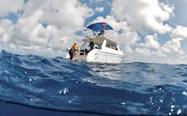 Guanahani-Dive-Boat-P_edit.jpg.webp