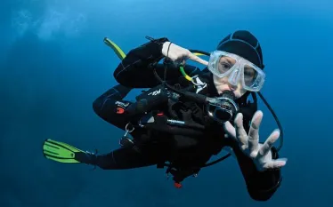 scbua-diver-wtih-ear-trouble.jpg.webp
