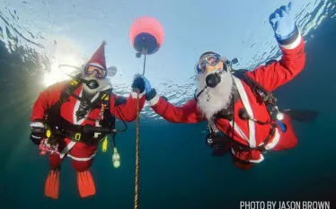 scuba-diving-santas.jpg.webp