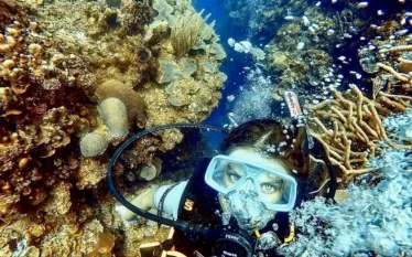 zoe-lionfish-hunter.jpeg.webp