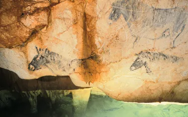 cave-drawings-cosquer-cavern-cosquer-mediterranee.jpg.webp