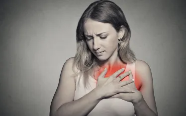 chest-pain-causes-symptoms-scuba-diving.jpg.webp