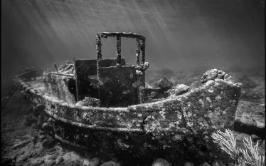 edited-shipwreck-photo-adobe-lightroom-underwater.jpg.webp