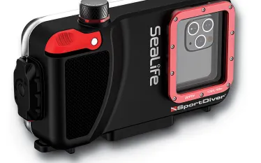 gear.sealife-sport-diver-smartphone-housing.scubadivingmag.septoct.jpg.webp
